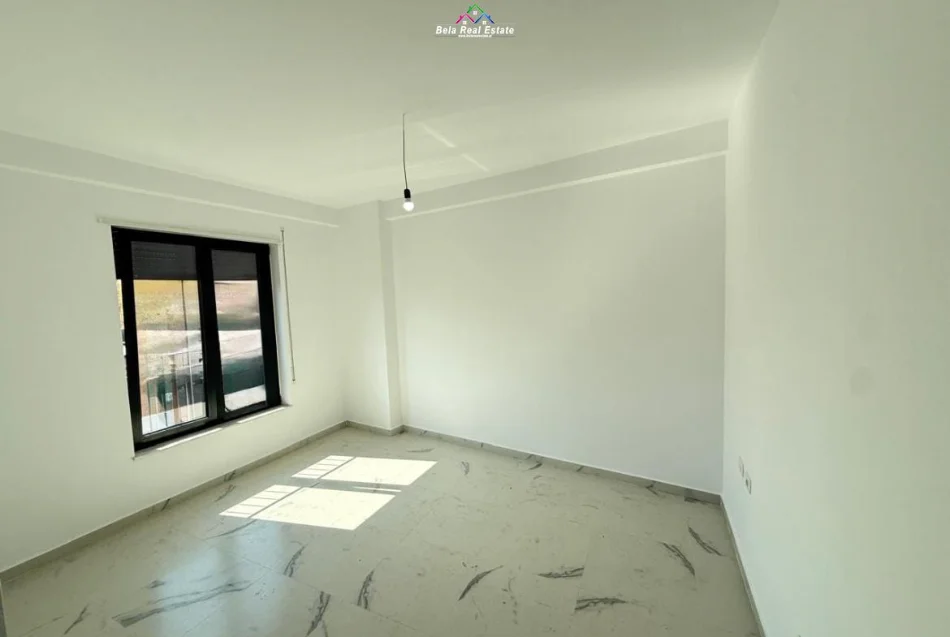 Tirane, jepet me qera zyre Kati 4, 92 m² 890 € (Rruga Karl Gega)