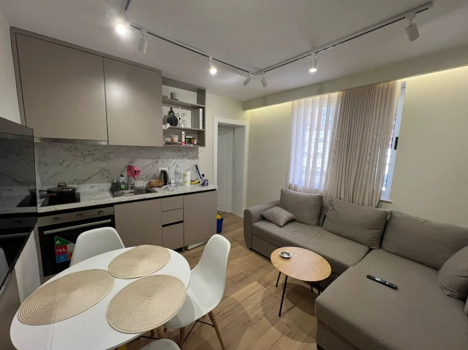 Tirane, shitet apartament 1+1 Kati 5, 65 m² 193.000 € (kryqezimi i 21 dhjetorit)