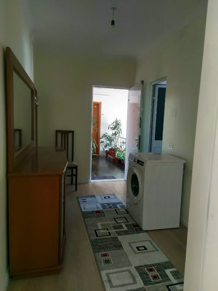 Tirane, jepet me qera apartament 1+1+Ballkon Kati 5, 60 m² 480 € (Ali Demi/Credins Bank)