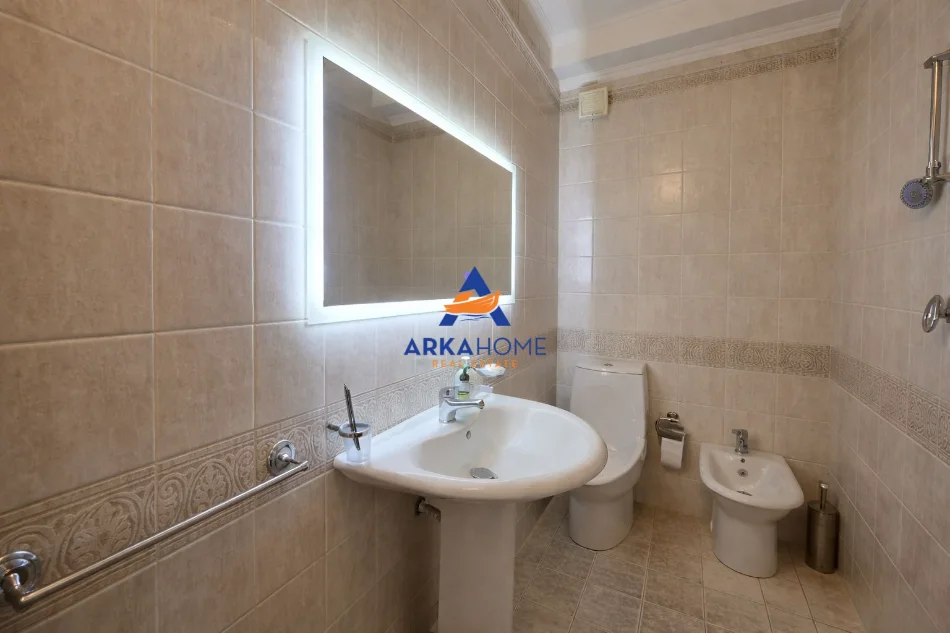 Tirane, shitet apartament 3+1+Ballkon Kati 5, 155 m² 650.000 € 