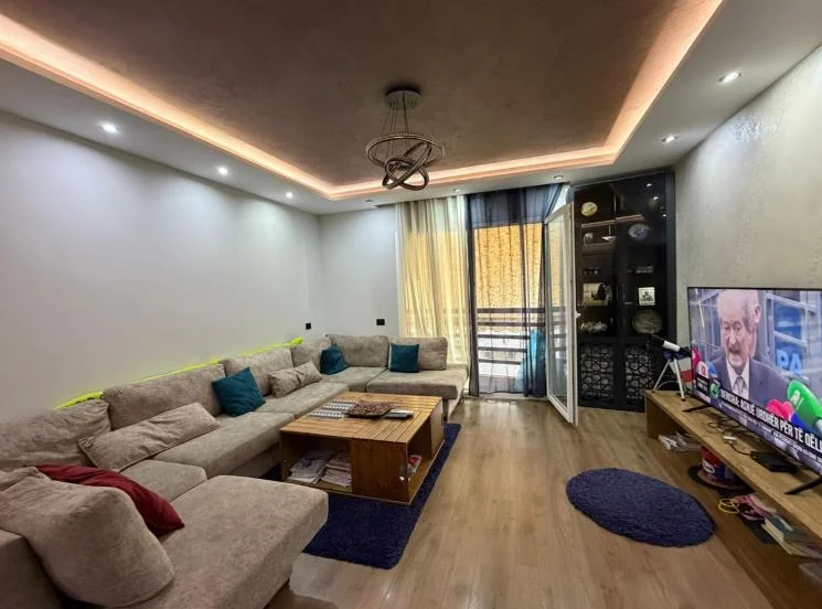 Tirane, shitet apartament 2+1+Ballkon Kati 2, 100 m² 300.000 € 