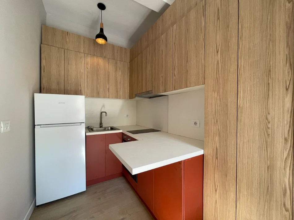 Tirane, jepet me qera apartament 1+1+Ballkon Kati 3, 60 m² 600 € (Rruga e Durresit)