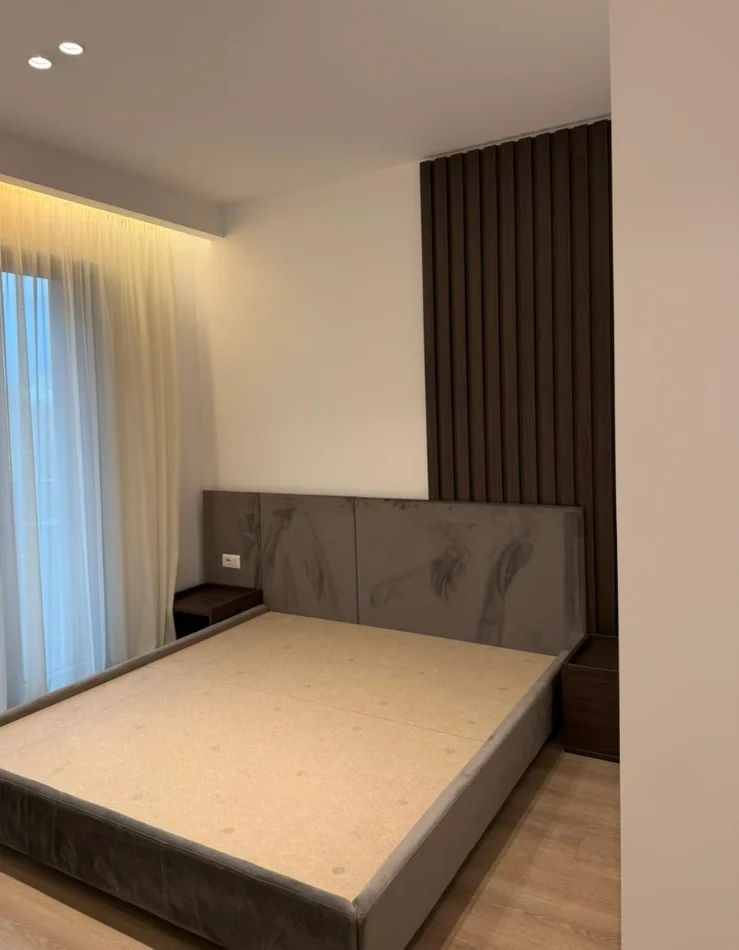 Tirane, jepet me qera apartament 2+1 , 140 m² 2.800 € 