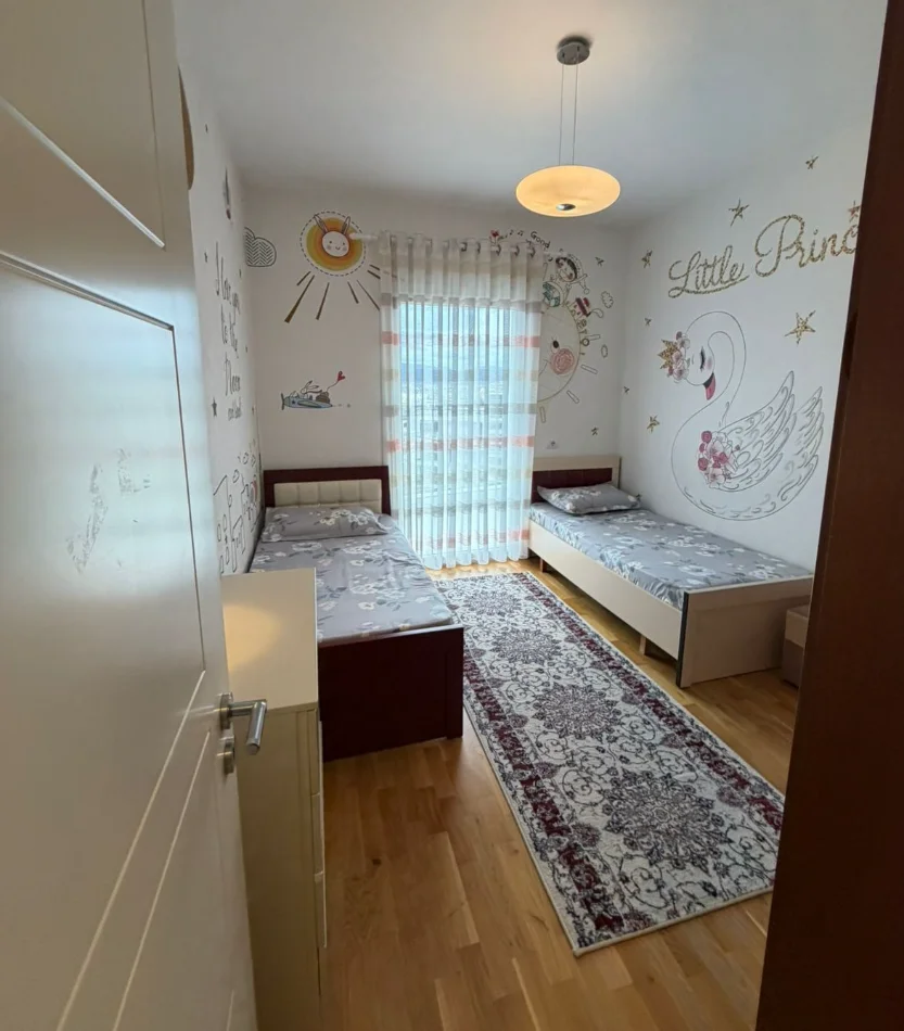 Tirane, jepet me qera apartament 2+1 , 95 m² 900 € 