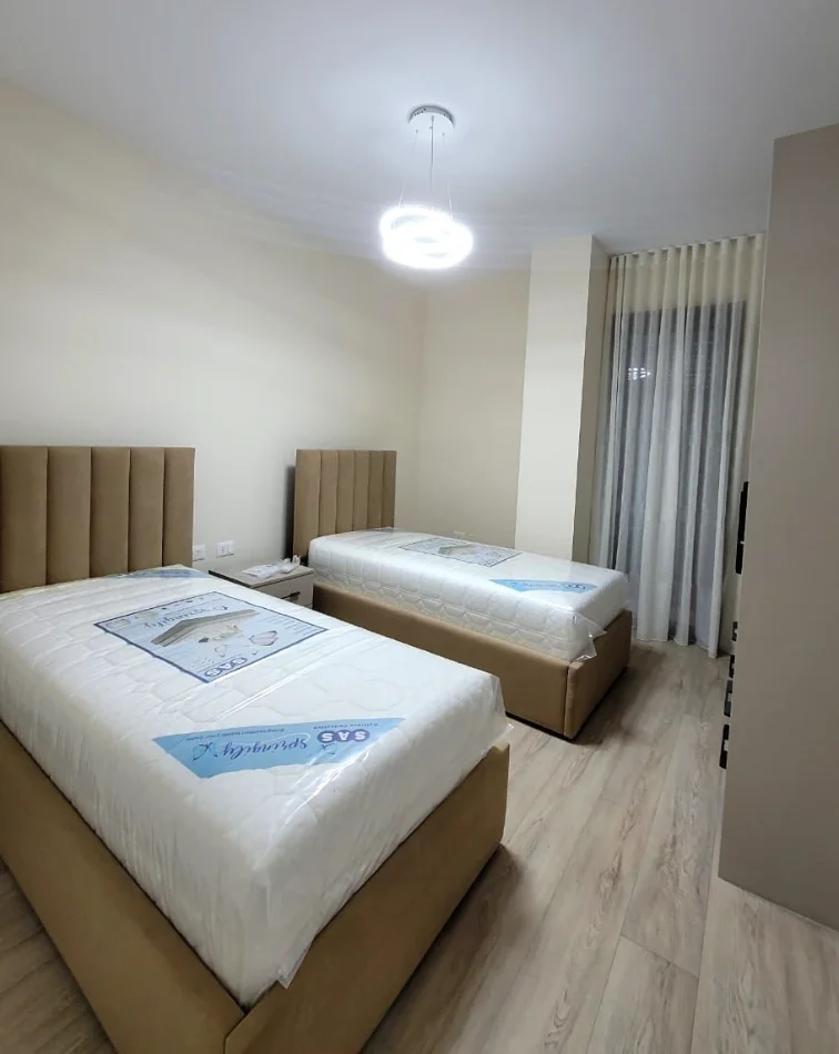Tirane, jepet me qera apartament 2+1 , 115 m² 1.000 € 