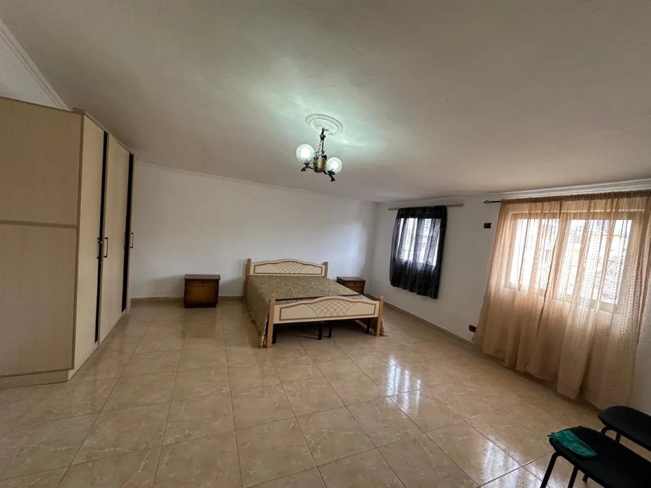 Tirane, jepet me qera apartament 2+1+Aneks Kati 4, 80 m² 500 € (Rruga e Durresit)