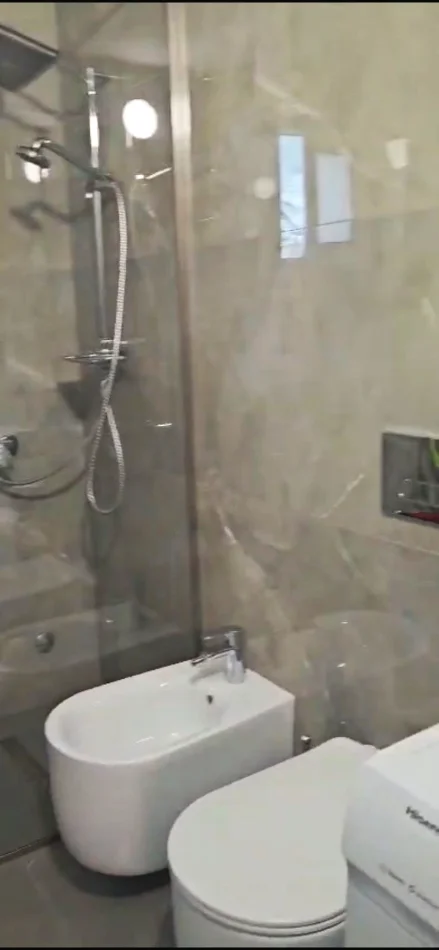 Tirane, jepet me qera Vile 1+1+Ballkon Kati 3, 75 m² 550 € (Rruga Siri Kodra)