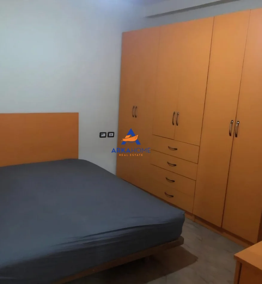 Tirane, jepet me qera apartament 1+1 Kati 1, 65 m² 365 € 