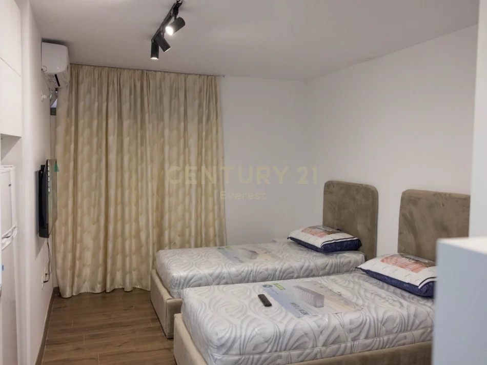 Tirane, jepet me qera garsonier 1+1 Kati 0, 35 m² 300 € 