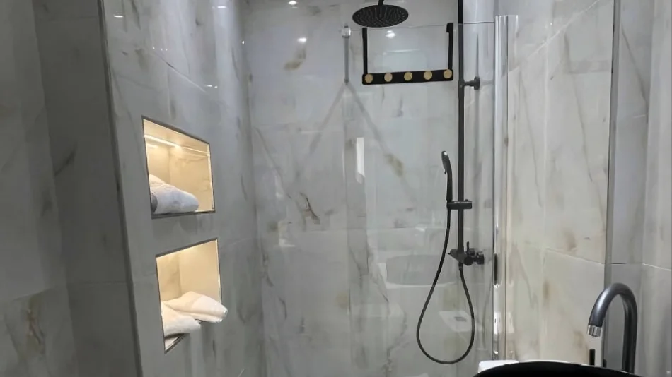 Durres, jepet me qera garsonier 1+1 , 42 m² 400 € (Prane Gjykates, Durres)