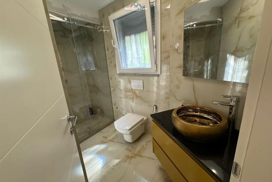 Tirane, jepet me qera apartament 2+1+Ballkon Kati 1, 130 m² 780 € (prane Hotel Radisonit)