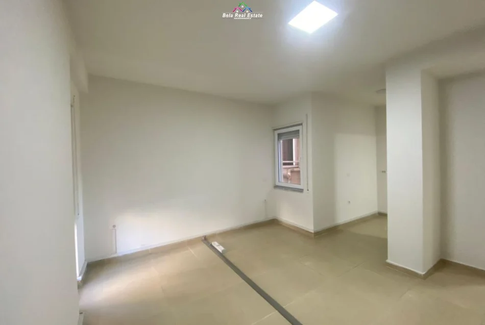Tirane, jepet me qera zyre Kati 2, 93 m² 1.100 € (universiteti barleti)