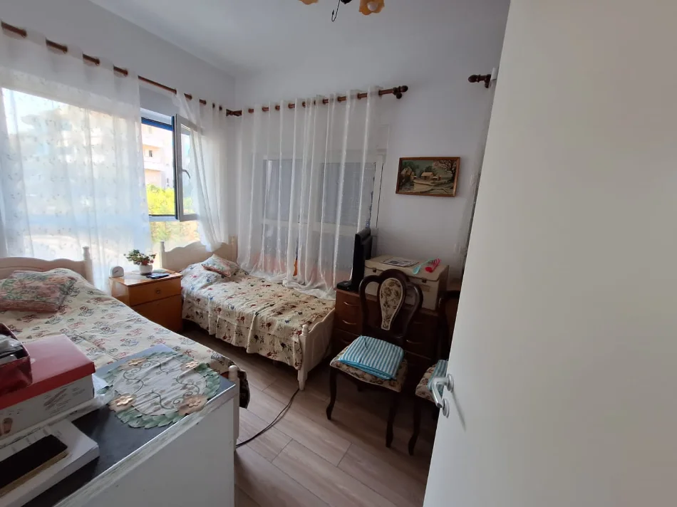 Tirane, shitet apartament 2+1+Ballkon Kati 2, 83 m² 150.000 € (Ali Demi/Kompleksi Mangalem)