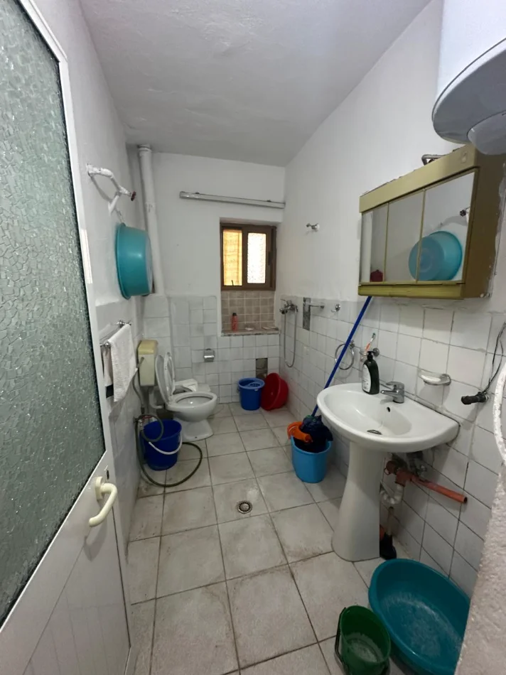 Tirane, shitet apartament 3+1+Ballkon Kati 2, 89 m² 185,000 € (Blloku i Ambasadave)