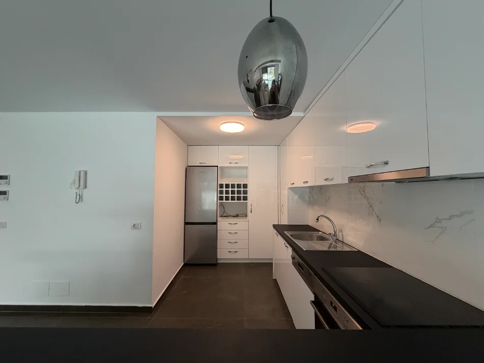 Tirane, jepet me qera 3 Katshe Kati 0, 350 m² 2.500 € (TEG - Mullet)