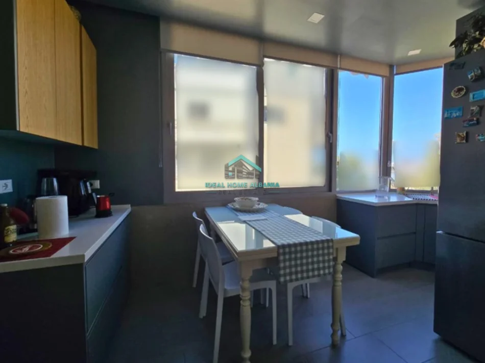 Vlore, shitet apartament 1+1+Ballkon Kati 5, 72 m² 250.000 € (Lungomare, vlore)