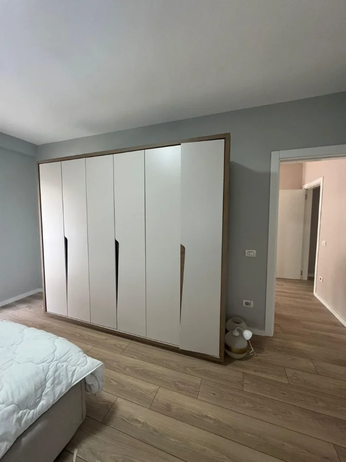 Tirane, jepet me qera apartament 2+1 Kati 4, 480 € 
