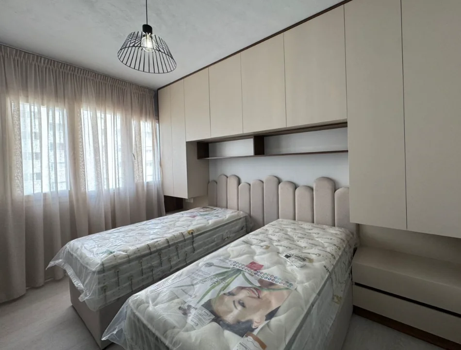 Tirane, jepet me qera apartament 2+1 , 100 m² 750 € 