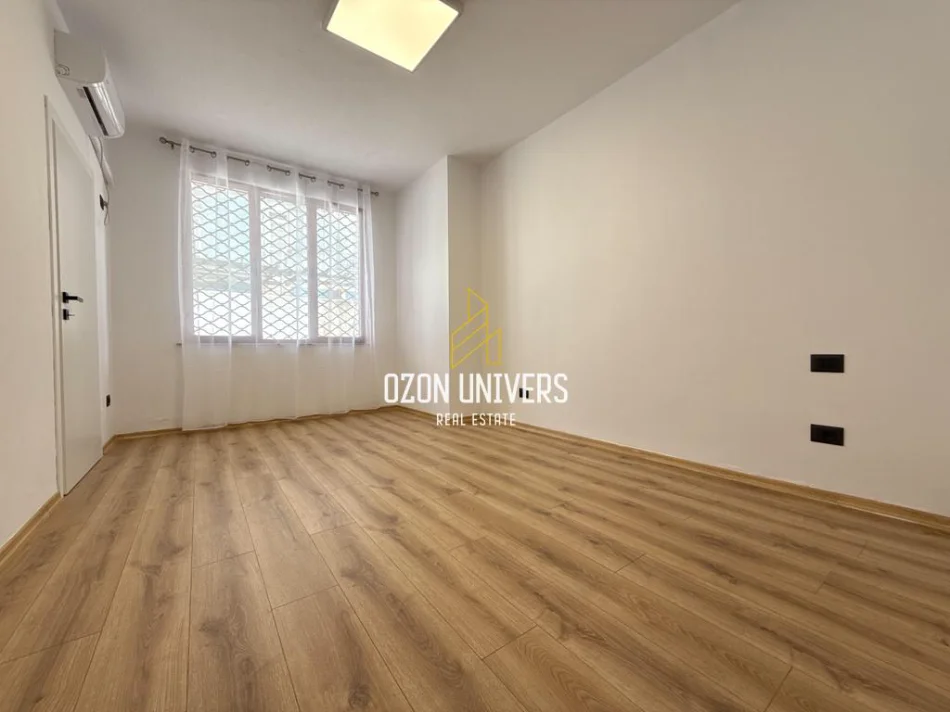 Tirane, jepet me qera apartament 1+1+Ballkon Kati 1, 65 m² 750 € (Ish Ekspozita)
