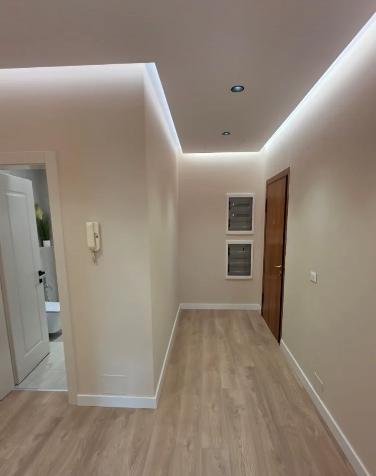 Tirane, jepet me qera zyre Kati 2, 131 m² 2.500 € (Coin / RTSH)