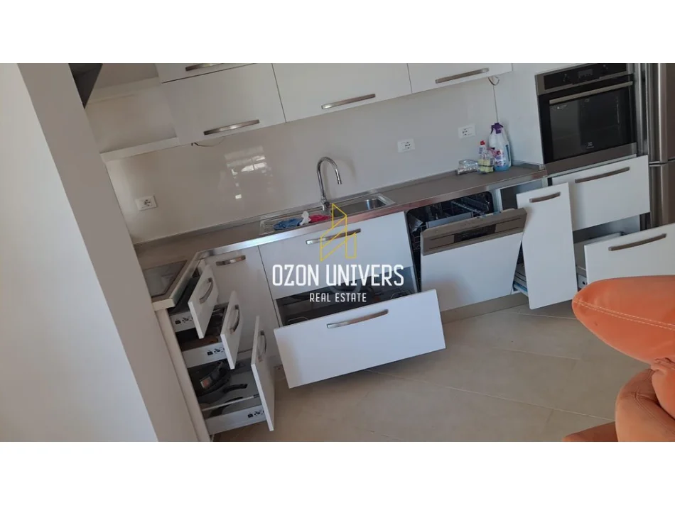 Tirane, shitet apartament 2+1+Ballkon Kati 4, 108 m² 260.000 € (Liqeni i Thatë)