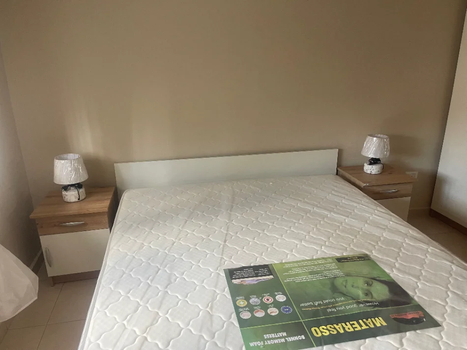 Tirane, jepet me qera apartament 1+1+Ballkon Kati 2, 70 m² 430 € (bulevardi bajram curri)