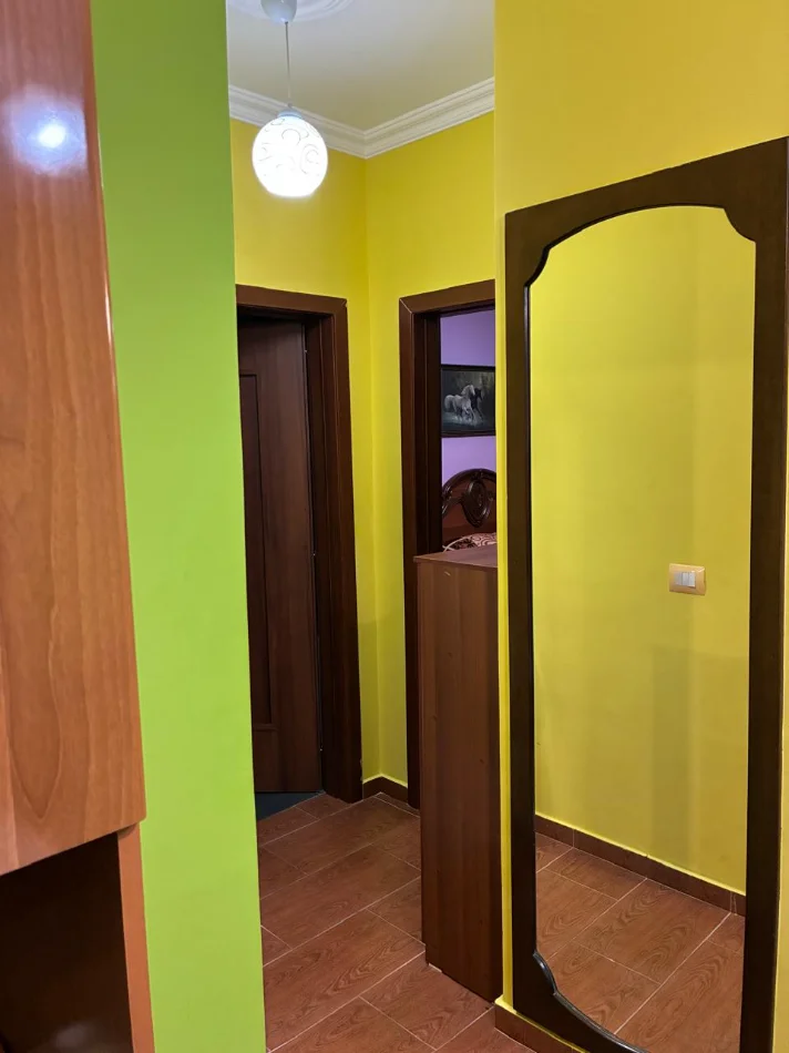 Tirane, jepet me qera apartament 1+1+Ballkon Kati 1, 71 m² 500 € (21 Dhjetori)
