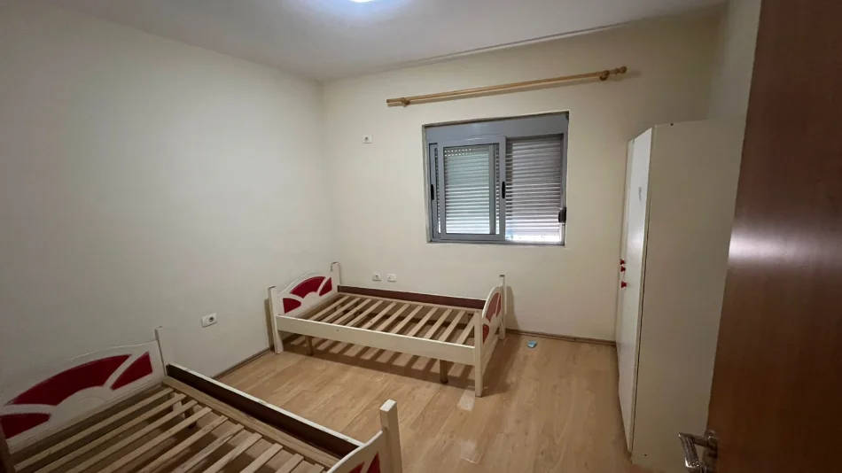 Tirane, shitet apartament 2+1+Ballkon Kati 5, 94 m² 143.000 € (Astir, afer bar 2 Palmat)