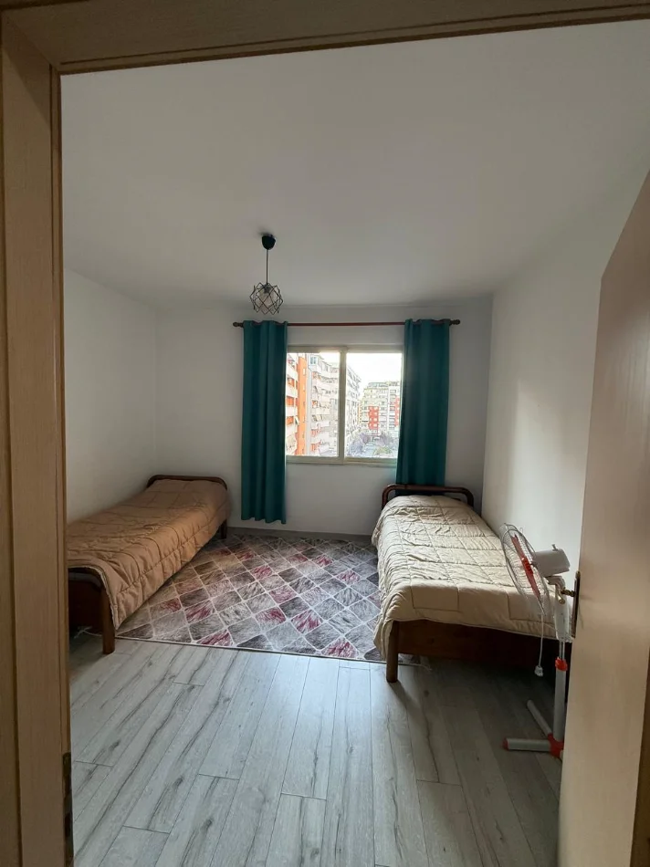 Tirane, jepet me qera apartament 2+1+Ballkon Kati 4, 100 m² 500 € (Astir, afër Univers Lounge)