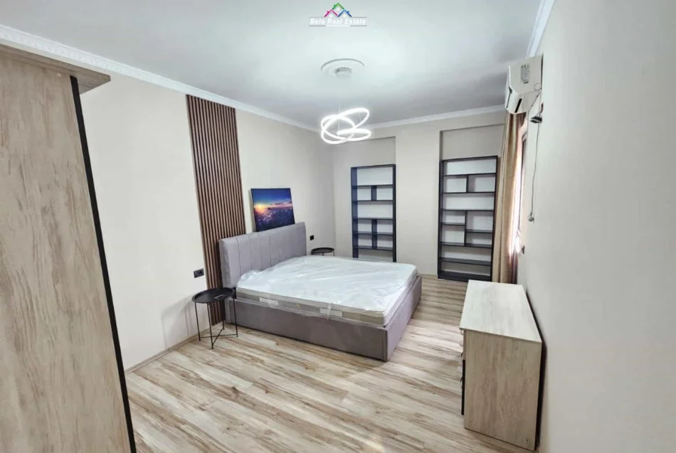 Tirane, jepet me qera apartament 2+1 Kati 5, 105 m² 730 € (Rruga Bill Klinton)