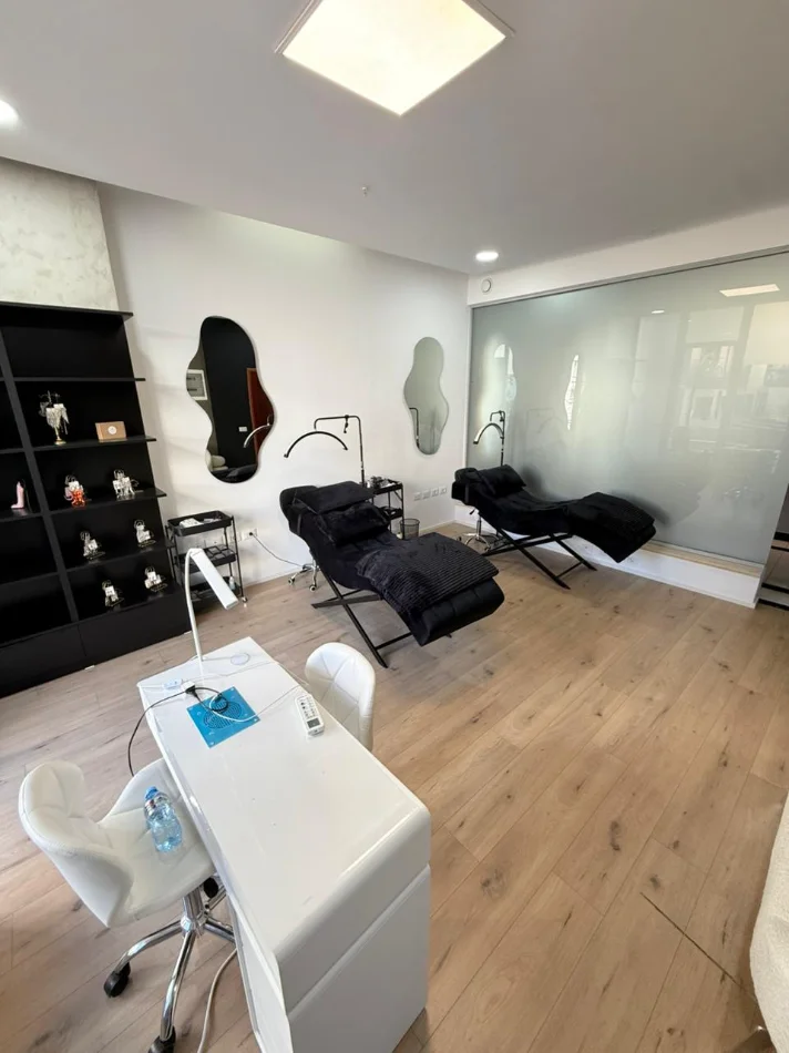 Tirane, jepet me qera zyre , 36 m² 500 € 