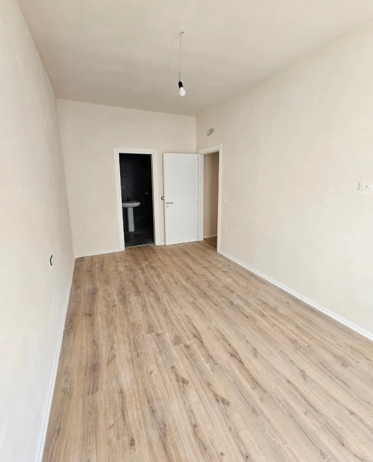 Tirane, shitet apartament 3+1 , 125 m² 400.000 € 