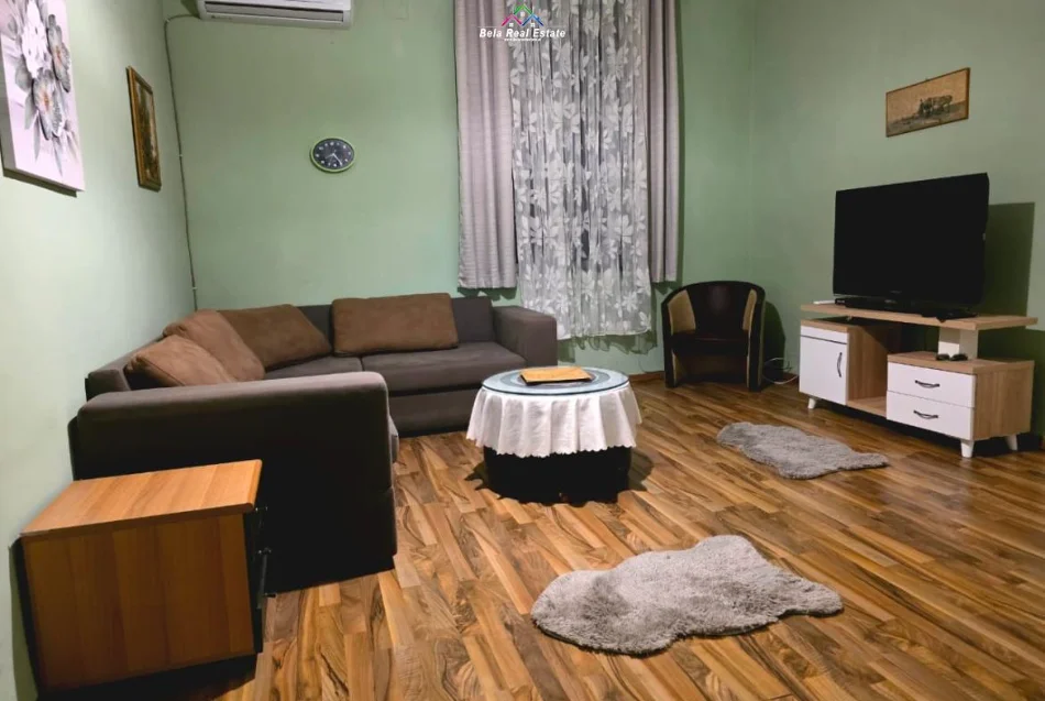 Tirane, jepet me qera Vile 1+1 Kati 1, 78 m² 520 € (prane Fushes se Tenisit)