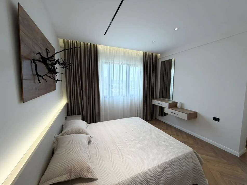 Tirane, shitet apartament 2+1 , 101 m² (Rruga e Kavajes)