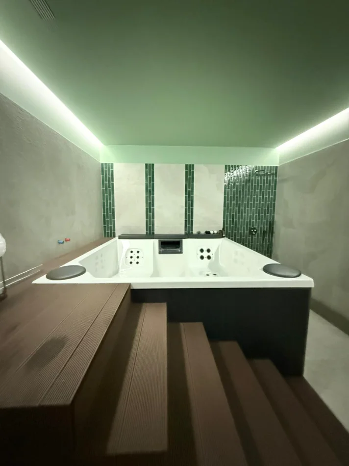 Tirane, shitet Vile 3 Katshe , 387 m² (Secret Garden, TEG)