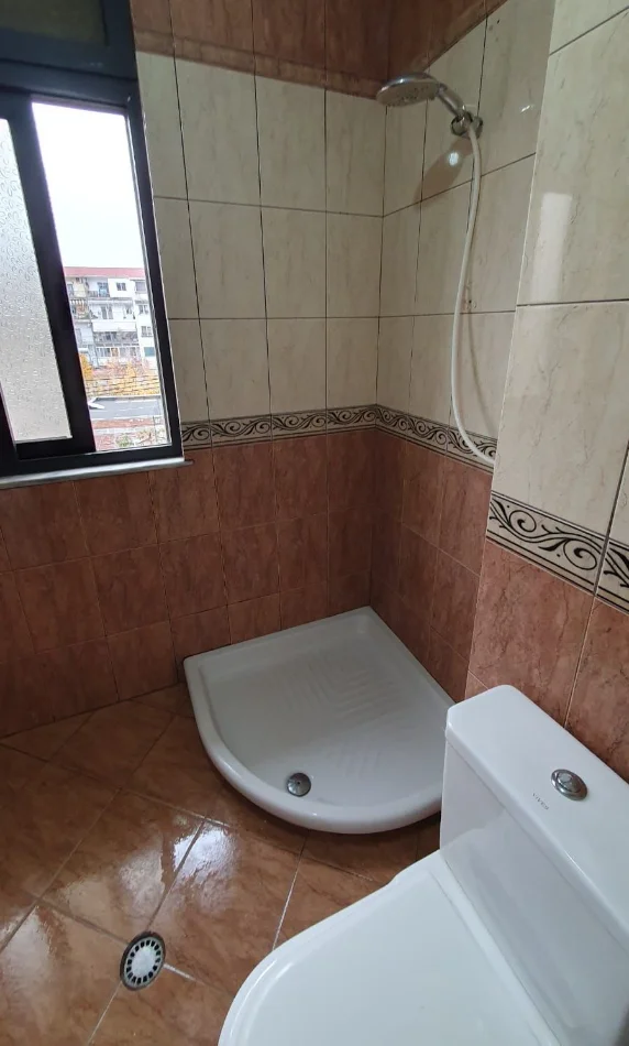 Tirane, jepet me qera apartament 1+1 , 60 m² 600 € 