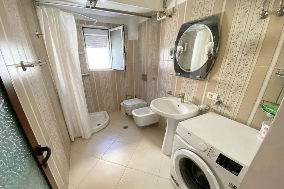 Tirane, jepet me qera apartament 1+1 Kati 4, 65 m² 550 € (Rruga Mine Peza)