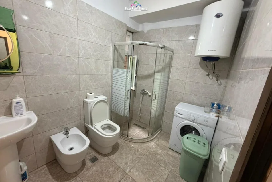 Tirane, jepet me qera apartament 1+1 Kati 3, 85 m² 520 € (Rruga Sali Butka)