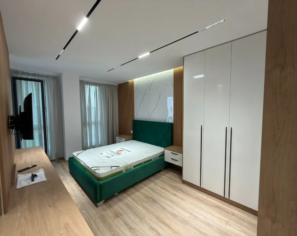 Tirane, jepet me qera apartament 2+1 , 100 m² 1.000 € 