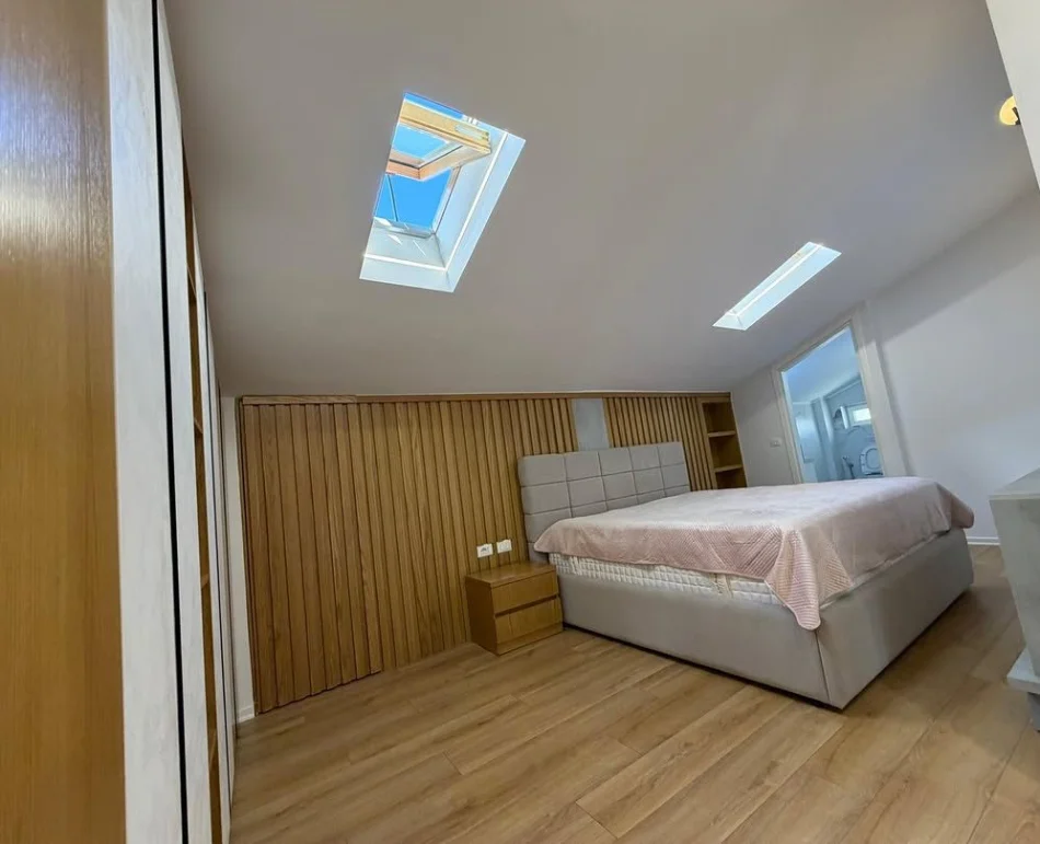 Tirane, jepet me qera apartament 3+1 , 200 m² 1.500 € 