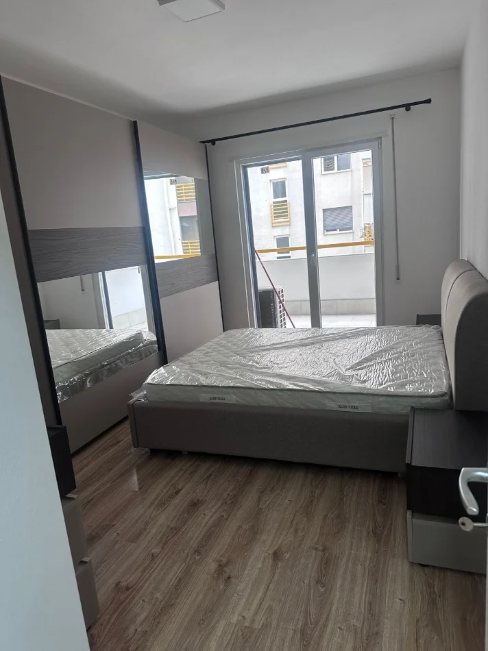 Tirane, jepet me qera apartament 1+1+Ballkon Kati 1, 70 m² 600 € (Rruga "Dritan Hoxha")