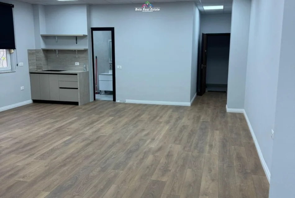 Tirane, jepet me qera zyre Kati 1, 90 m² 950 € (Qender prane Toptanit)