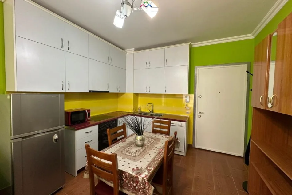 Tirane, jepet me qera apartament 1+1 Kati 2, 72 m² 520 € (Rruga Frosina Plaku)