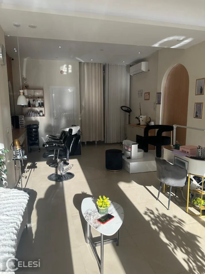 Tirane, jepet me qera ambjent biznesi Kati 0, 45 m² 1.300 € (RRUGA E KAVAJES)