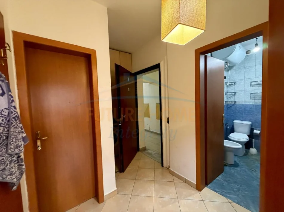 2+1 PER SHITJE TEK TREGU ELEKTRIK PER 135,000 EURO - PALLATI I GRANDIT