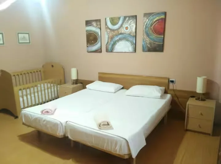 Tirane, jepet me qera Vile 2+1+Ballkon Kati 2, 110 m² 450 € (Ish Tregu Elektrik/Rr.Edison Gjergjo)