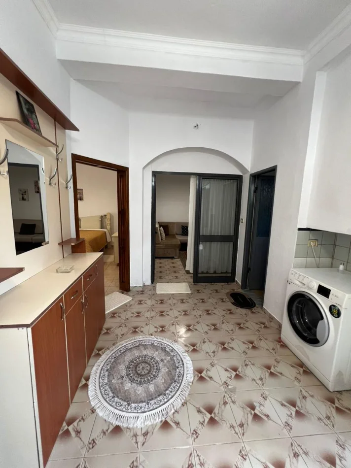Tirane, jepet me qera Vile 1+1+Ballkon Kati 1, 79 m² 400 € (Rruga 5 Maji)