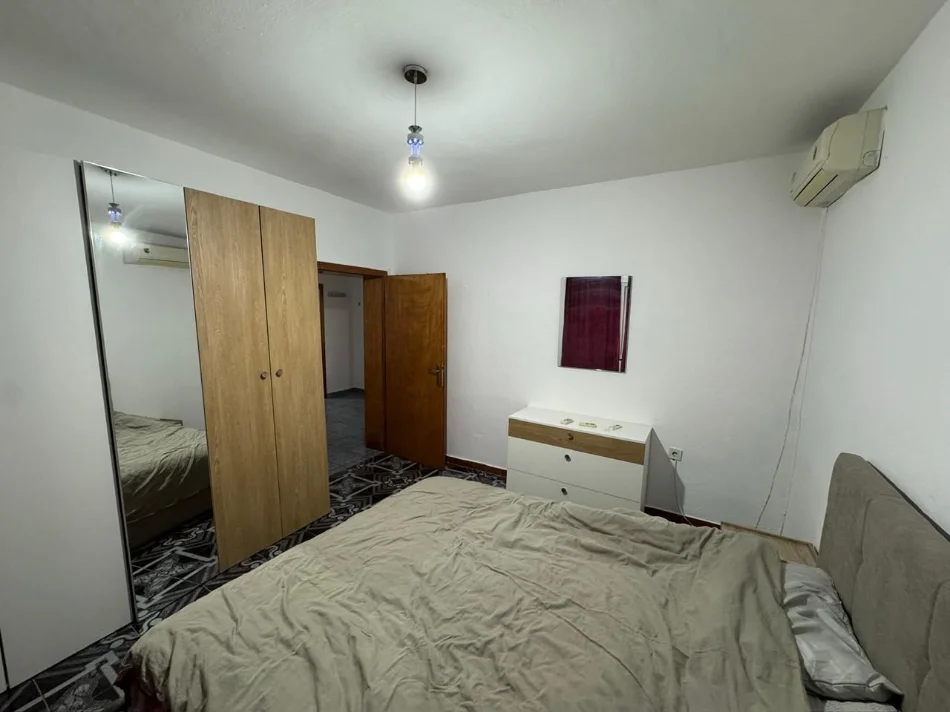 Tirane, jepet me qera apartament 2+1+Ballkon Kati 1, 80 m² 550 € (Don Bosko)