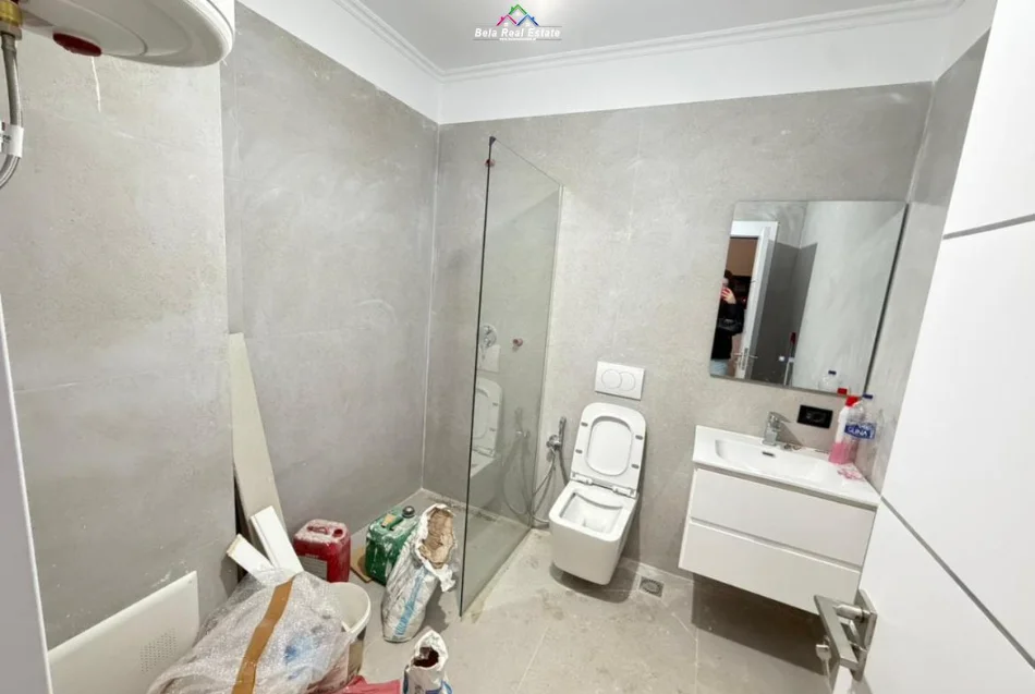 Tirane, jepet me qera apartament 1+1 Kati 11, 90 m² 840 € (Rruga e Kavajes)