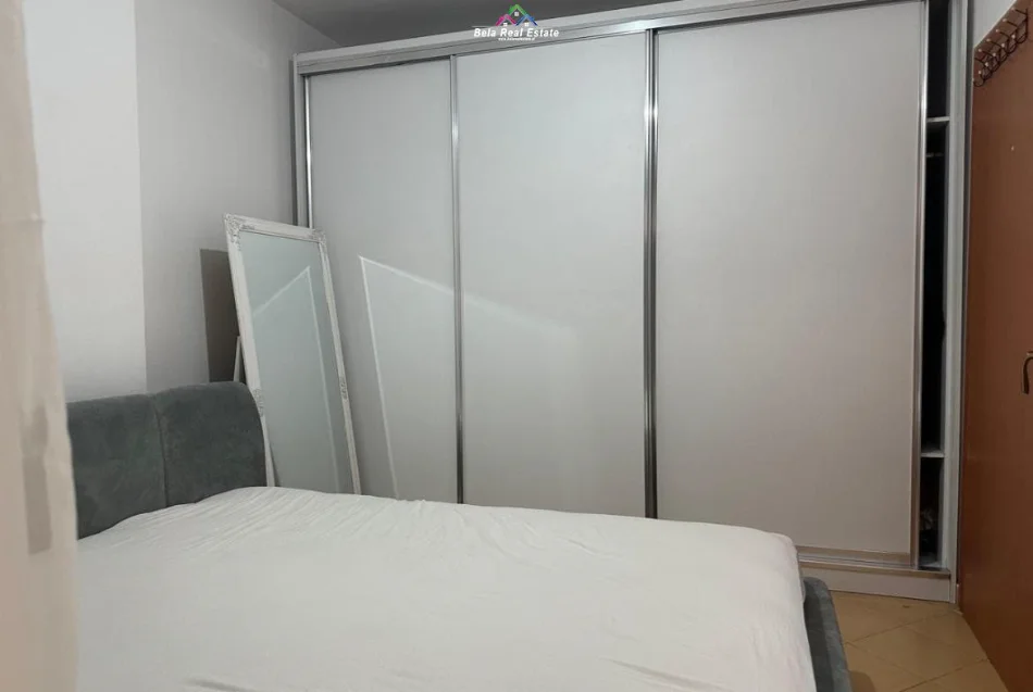 Tirane, jepet me qera apartament 2+1 Kati 3, 70 m² 470 € (prane Bar Artistit)